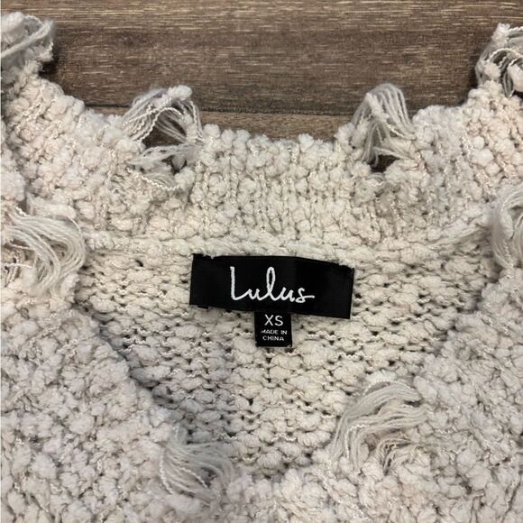 Lulu's Cream V-Neck Sweater Plush Oversized Fit Distressed Size XS - Picture 3 of 4